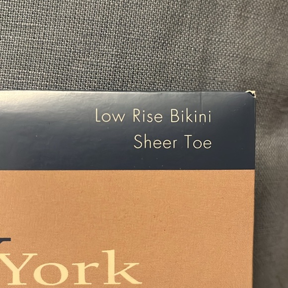 Preston & York Sheer Black Pantyhose - Size 2 - Picture 3 of 7